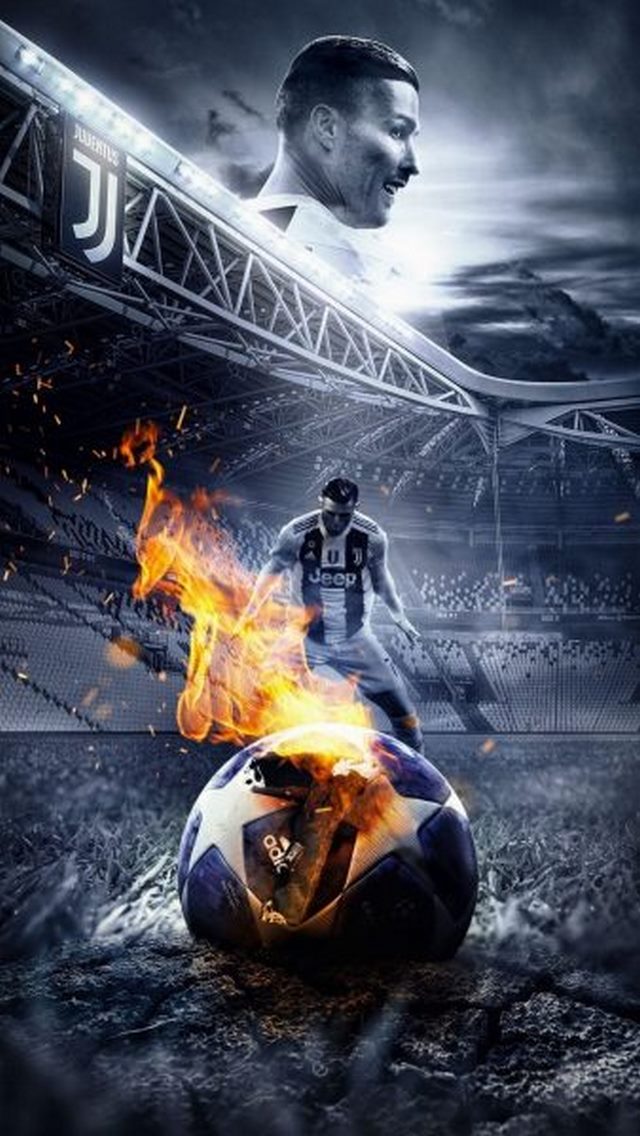 Hình ảnh Ronaldo với đôi chân rực lửa như muốn sút bóng vào khung thành